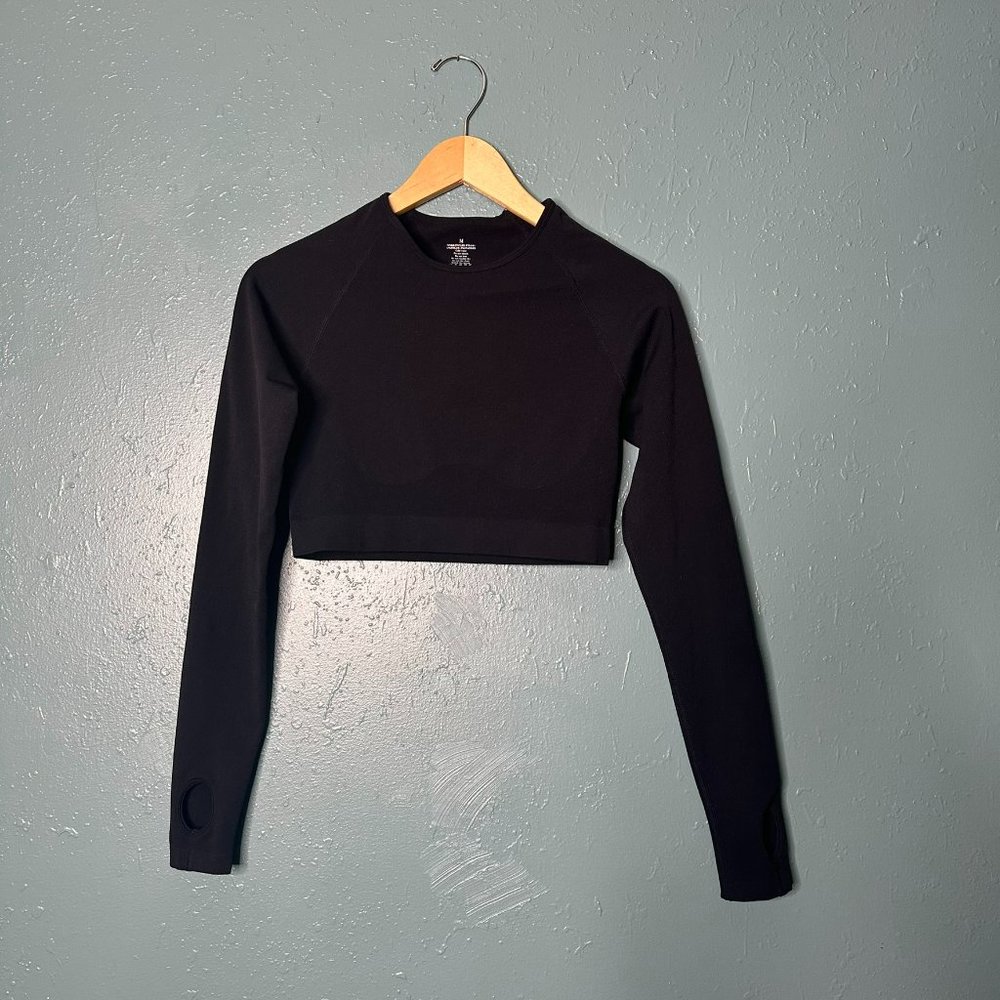 Black Cropped Athletic top with long sleeves & Thumb Holes Medium